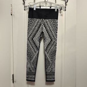 FABLETICS High-Waist Seamless Crop Leggings lace black white XS women’s‎ EUC